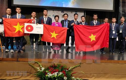 越南学生参加2019国际天文学和天体物理学奥林匹克竞赛。图自越通社 越南学生参加2019国际天文学和天体物理学奥林匹克竞赛。图自越通社