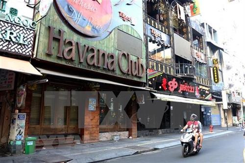 胡志明市第一郡裴援步行街多家啤酒俱乐部已经关闭。图自越通社