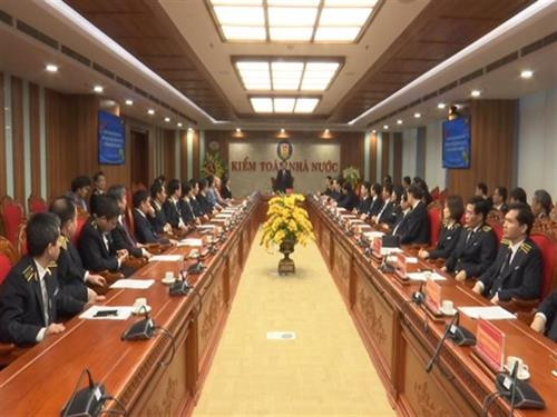 越南国会副主席冯国显与国家审计署干部职工见面时发表讲话。（图片来源：quochoitv.vn）