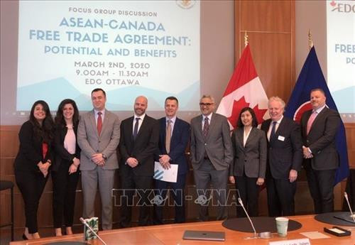 与会代表合影。图自越通社 与会代表合影。图自越通社