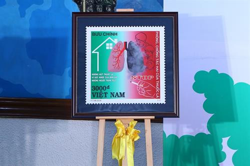 越南“预防烟草危害”邮票集首发。越通社记者 明决 摄
