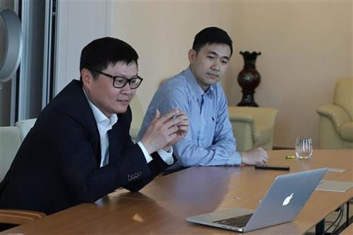 越南驻德国大使馆公使衔参赞邓钟水在研讨会上发言。图自越通社