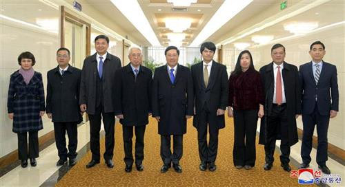 范平明抵达首都平壤。图自越通社