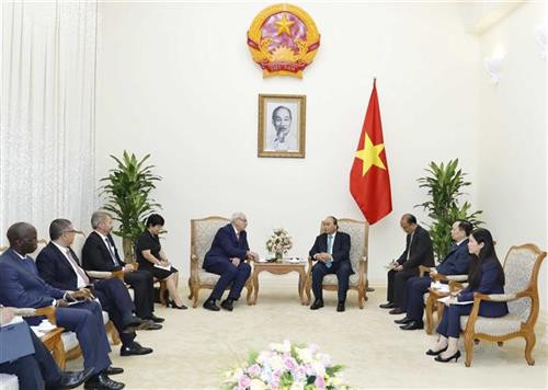 越南政府总理阮春福会见世界银行集团国际金融公司首席执行官菲利普·勒奥鲁。图自越通社