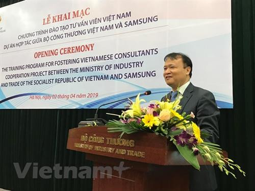 越南工贸部副部长杜胜海在启动仪式上发表讲话。图自越通社 越南工贸部副部长杜胜海在启动仪式上发表讲话。图自越通社