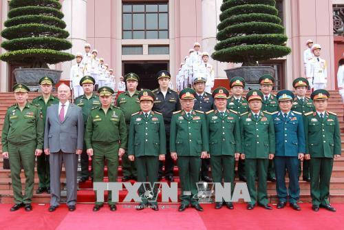 与会代表合影。（图片来源：越通社）