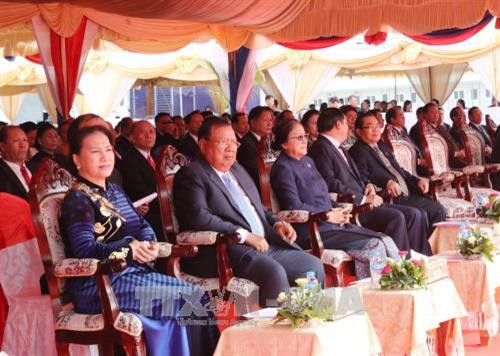 阮氏金银出席在万象举行的由越南援建的老挝国会大厦项目破土动工仪式。（图片来源：越通社）