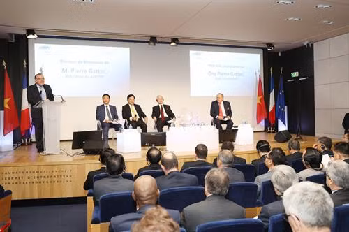 法国雇主协会主席皮埃尔·伽达兹发表讲话。越通社记者 志勇 摄