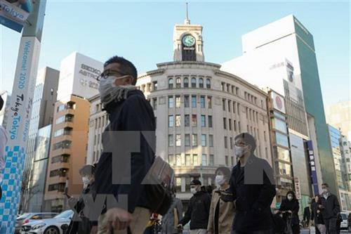 东京街道上几乎所有人都佩戴口罩 图自越通社