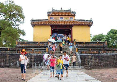 “顺化:一个目的地五个遗产”旅游线路运行有效。(图片来源:越通社) “顺化:一个目的地五个遗产”旅游线路运行有效。(图片来源:越通社)