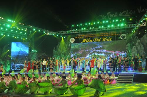 “蔻瓦伊爱情集市100周年”开幕式现场。图自因特网