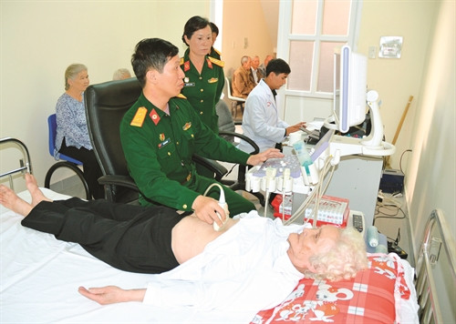 大叻陆军学院为当地居民提供医疗服务。 大叻陆军学院为当地居民提供医疗服务。