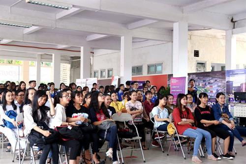 诸多大学生已参加此次研讨会。（图片来源:互联网）