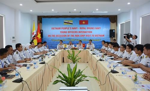两国海军举行青年军官交流活动 。图自互联网