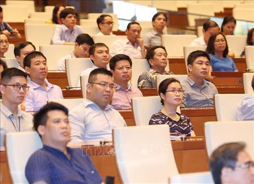 国会主席阮氏金银出席关于孙德胜主席生平和事业的专题研讨会 ảnh 2 国会主席阮氏金银出席关于孙德胜主席生平和事业的专题研讨会 ảnh 2