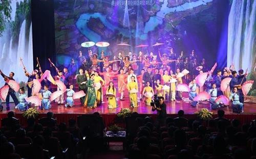 越南代表团精彩的艺术表演节目。越通社记者 杨江 摄