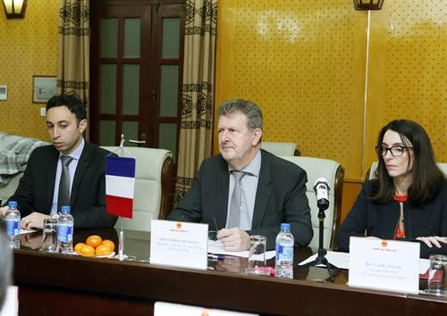 法国预防腐败局局长Charles Duchaine。（图片来源：越通社）