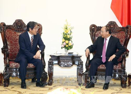 政府总理阮春福会见日本驻越大使梅田邦夫。(图片来源:越通社) 政府总理阮春福会见日本驻越大使梅田邦夫。(图片来源:越通社)