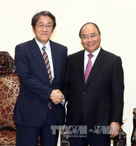 政府总理阮春福会见日本驻越大使梅田邦夫。(图片来源:越通社) 政府总理阮春福会见日本驻越大使梅田邦夫。(图片来源:越通社)