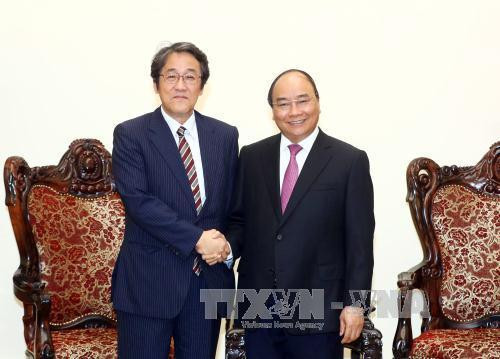 政府总理阮春福会见日本驻越大使梅田邦夫。(图片来源:越通社) 政府总理阮春福会见日本驻越大使梅田邦夫。(图片来源:越通社)