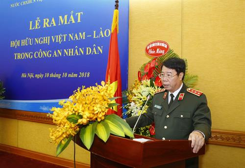 越共中央委员、公安部副部长裴文南上将在仪式上发表讲话。图自越通社