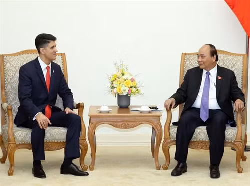 越南政府总理阮春福会见可口可乐集团总裁卡林•德拉甘。 越通社记者 统一 摄 越南政府总理阮春福会见可口可乐集团总裁卡林•德拉甘。 越通社记者 统一 摄