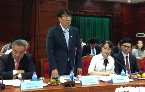韩国技术创业基金领导在会上发表讲话。（图片来源：越通社）
