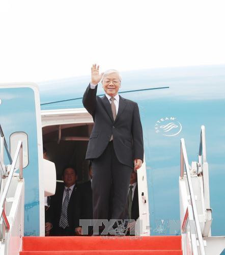 阮富仲抵达印度尼西亚首都雅加达苏加诺-哈达国际机场。（图片来源：越通社）
