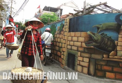壁画、3D壁画让村公路更加美丽并更有吸引力。记者德寿 摄 景阳乡已被规划成为广平省新的旅游目的地。记者德寿 摄 据景阳村各名画家，他们一半花1到2天才完成一幅壁画。记者德寿 摄
