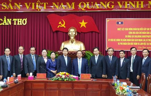 双方代表合影。图自越通社