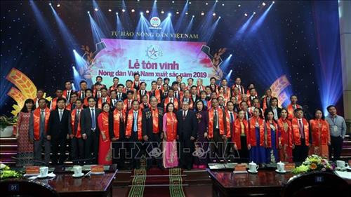 与会代表合影。图自越通社