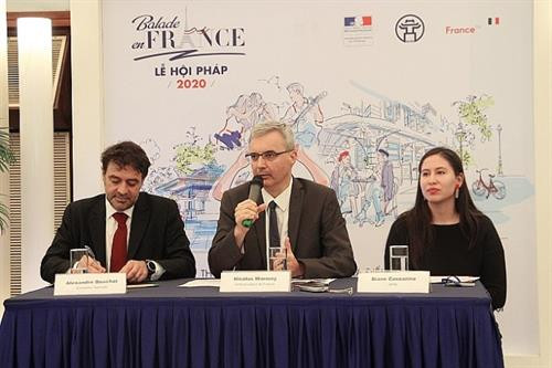 新闻发布会场景。图自 互联网
