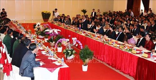 柬埔寨代表团前来越南西宁省，向该省党部、政府和人民拜年。图自越通社