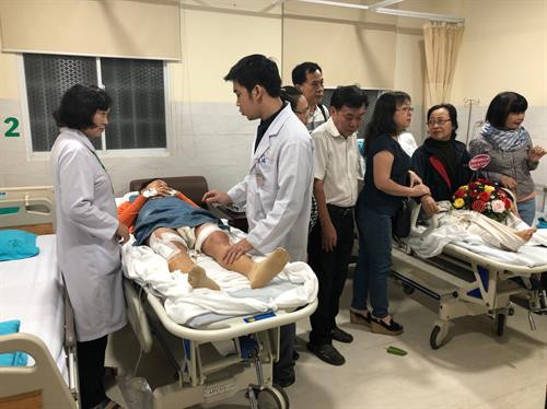 三名游客被直接送往西贡- ITO骨科医院继续接受医疗。图自越通社