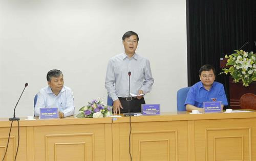 越南胡志明共青团中央第一书记黎国峰在仪式上发言。越通社记者 文叠 摄