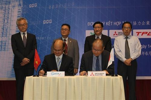 签字仪式。越通社记者 进力 摄 签字仪式。越通社记者 进力 摄