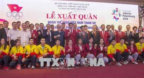 越南体育代表团一起合影。（图片来源：越通社）