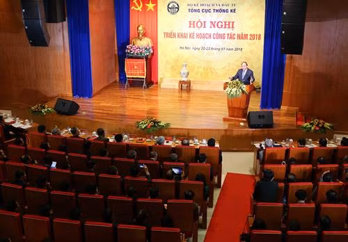 越南政府总理阮春福在会上发表讲话。(图片来源:越通社) 越南政府总理阮春福在会上发表讲话。(图片来源:越通社)