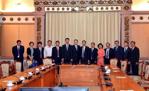 双方代表合影。图自越通社