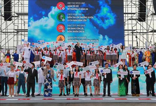 “#3500生命交通安全运动”启动仪式场景。图自越通社 “#3500生命交通安全运动”启动仪式场景。图自越通社