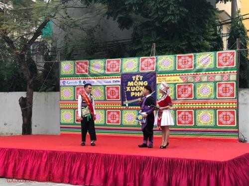“蒙族 ‘年味’涌上街头”活动的文艺表演节目（图片来源：越通社）
