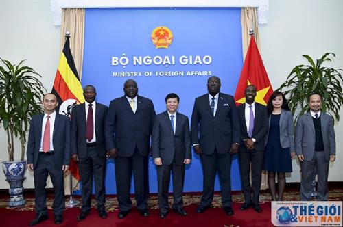 双方代表合影。图自http://baoquocte.vn 双方代表合影。图自http://baoquocte.vn