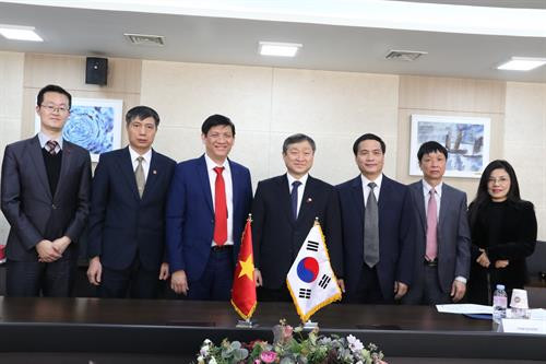 越共中央宣教部代表团同韩国教育部举行工作会谈。图自越通社