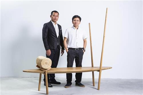 黎龙永和黄青权两名作者的“水上集市”长椅作品因富有创造性和富有越南风格获得特等奖。图自越通社