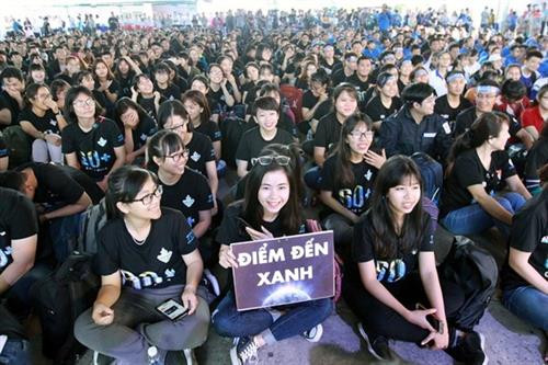 2018年地球一小时活动吸引2000多名青年参加。越通社记者 青舞 摄