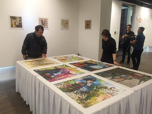 参观展会的观众们。（图片来源：越通社）