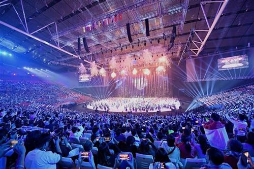 2019第30届东南亚运动会在距离首都马尼拉40公里可容纳5.5万人的菲律宾Arena体育馆正式开幕。图自越通社