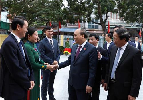 政府总理阮春福在海防市开展接待选民活动 ảnh 2 政府总理阮春福在海防市开展接待选民活动 ảnh 2