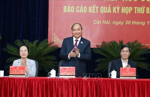 政府总理阮春福在海防市吉海县开展接待选民活动。图自越通社 政府总理阮春福在海防市吉海县开展接待选民活动。图自越通社