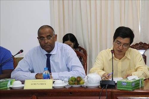 科特迪瓦共和国总统府秘书长帕特里克·阿希发表讲话。图自越通社